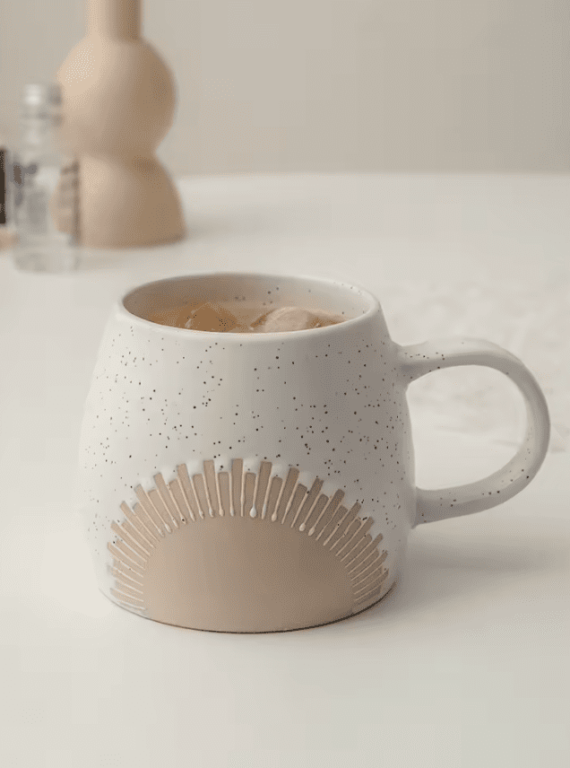 Kubek ceramiczny 450 ml – Vintage styl, matowe wykończenie i minimalistyczny wzór słońca - obrazek 2