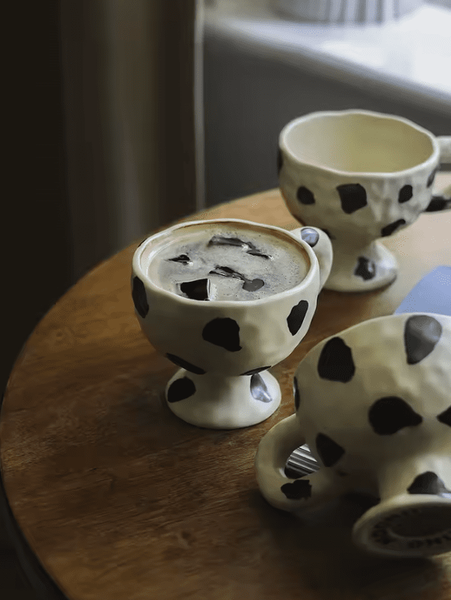 Ręcznie robiony kubek ceramiczny 250 ml – styl vintage z kropkami w stylu krowim dla fanów unikatowego designu - obrazek 7