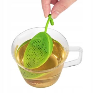 Wygodne parzenie herbaty z zaparzaczem w kształcie liścia